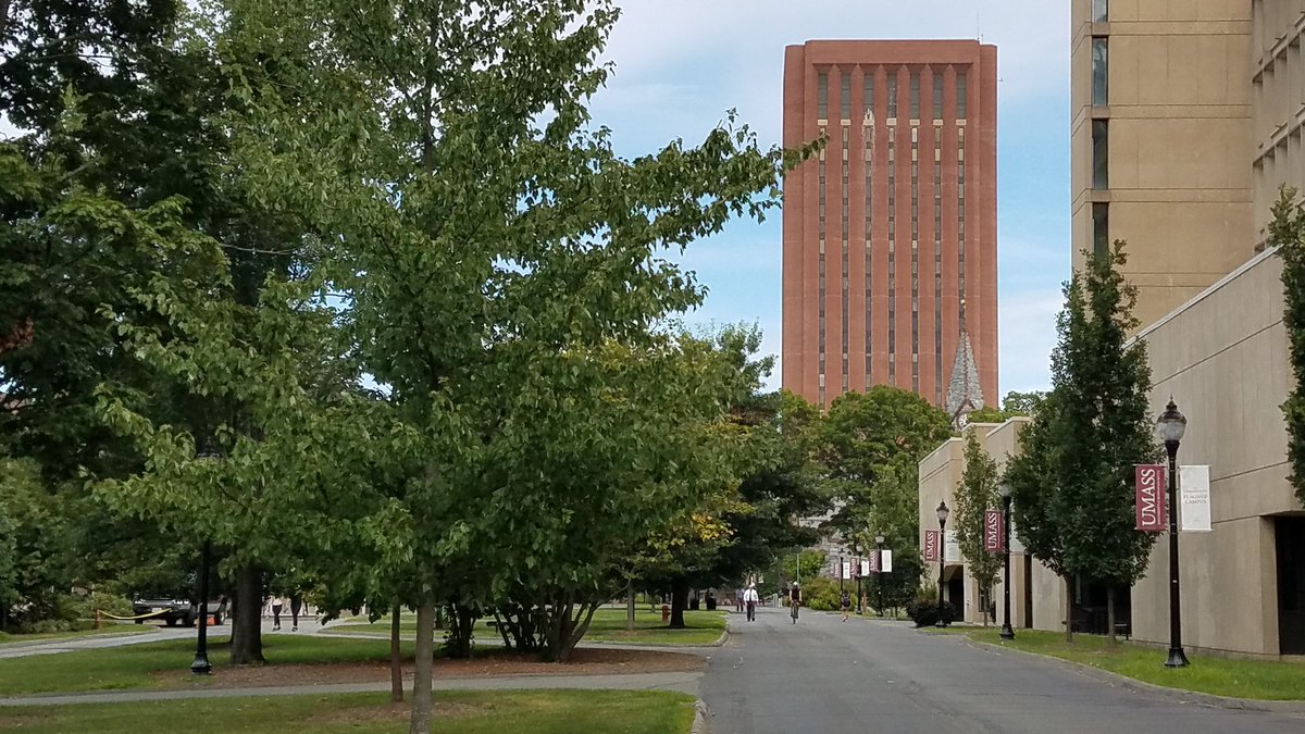 The quiet b4 the ! I can&#39;t wait to greet all of our new (and returning) students this week for the start of another great year!  Wed. - International Student Move-In Fri. - First-Year Student Move-In Sat. - Transfer Student Move-In  Questions? Check out 