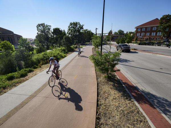 How do you get around campus?  Whether it’s walking, taking a Buff Bus with @CU_PTS or by bicycle, we have a few tips to help you out: 