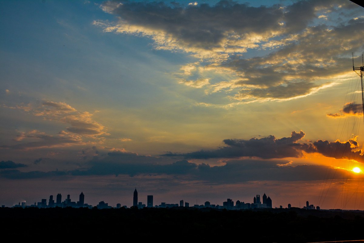 Late-summer ATL sunset (as seen from the top floor of @EmoryRollins)